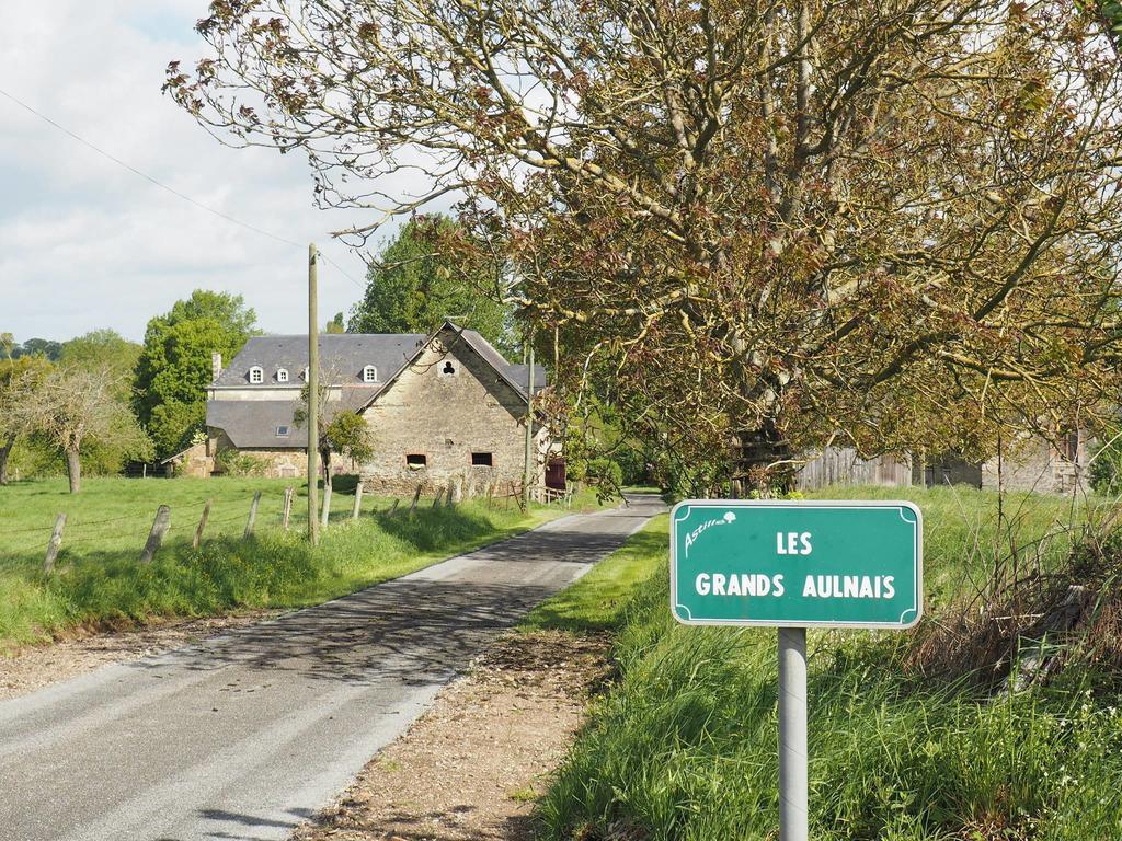 Les Grands-Aulnais Bed & Breakfast Cossé-le-Vivien Exterior photo